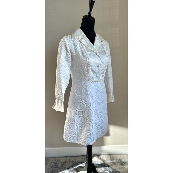 VINTAGE MISTER ROBERT 60's Mod Cream Satin Jacquard Mini Elopement Dress Size S - Picture 2 of 7